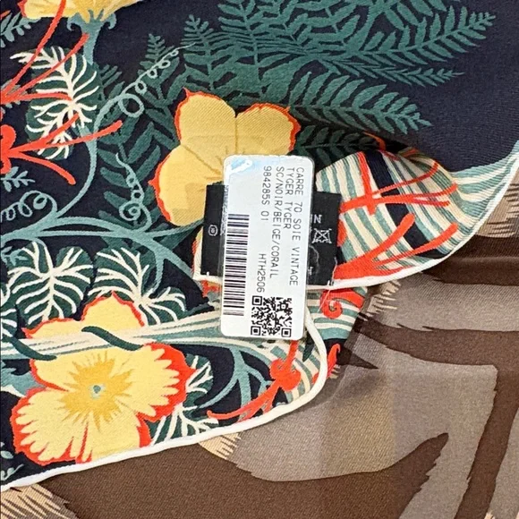 Brand new Hermes tyger scarf 70 tiger black